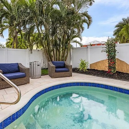 Beach Escape: Pool, Cozy Living, Close To The Gulf